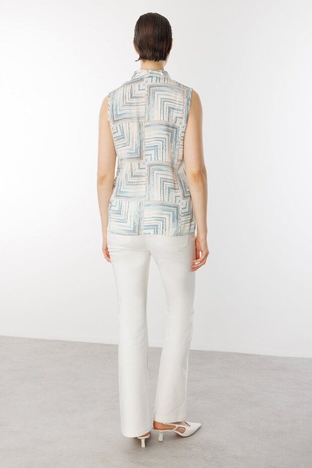 V-Neck Patterned Sleeveless Blouse - 5