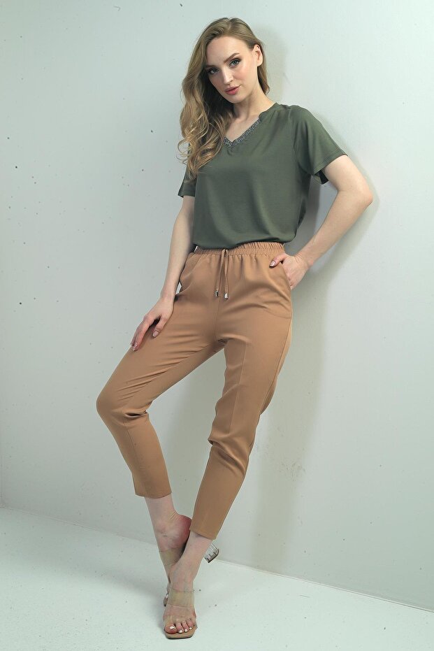Women's Elastic Waist Carrot Leg Trousers with Side Pockets