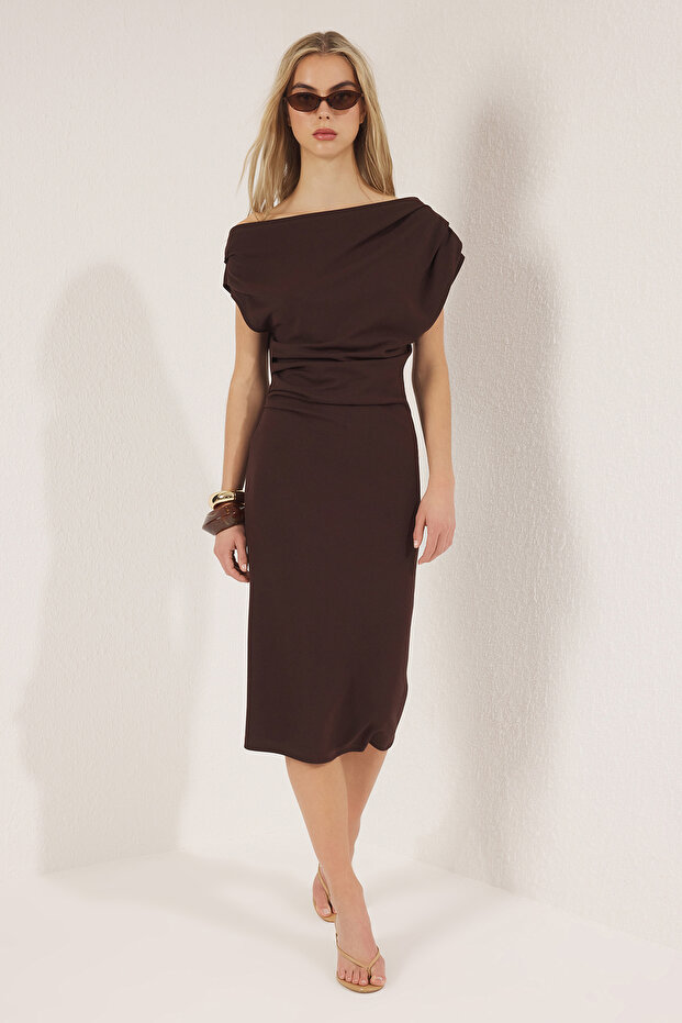 Kahverengi Midi Büzgü/Drape Detaylı Örme Elbise TWOSS25EL00780 - 2