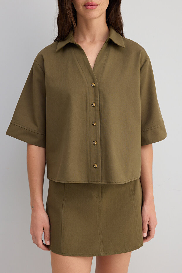 Haki İnce Gabardin Boxy Pamuklu Gömlek TWOSS25GO00159 - 3