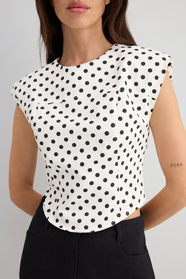 Beyaz Gabardin Pamuklu Crop Fitted Puantiyeli Dokuma Bluz TWOSS25BZ00556 - 4
