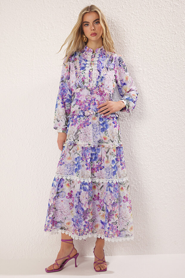 Fioletowa sukienka z podszewką z szyfonu tkanego w kwiaty TCTSS25EB00050 - 2