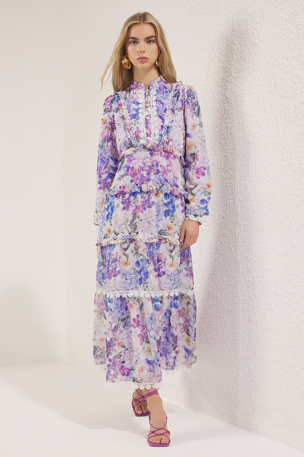 Fioletowa sukienka z podszewką z szyfonu tkanego w kwiaty TCTSS25EB00050 - 1