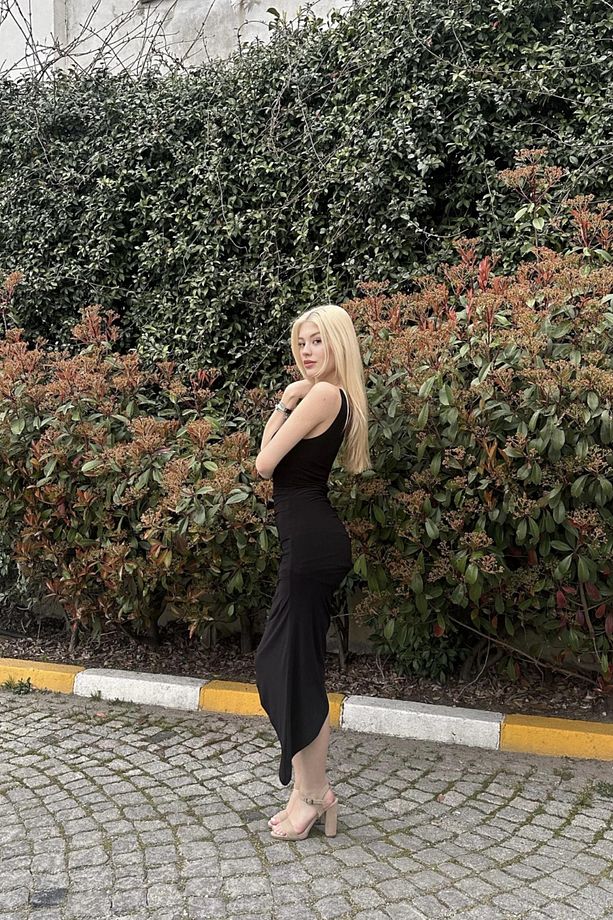 Tek Omuz Aksesuarlı Bel Dekolte Midi Elbise - 5
