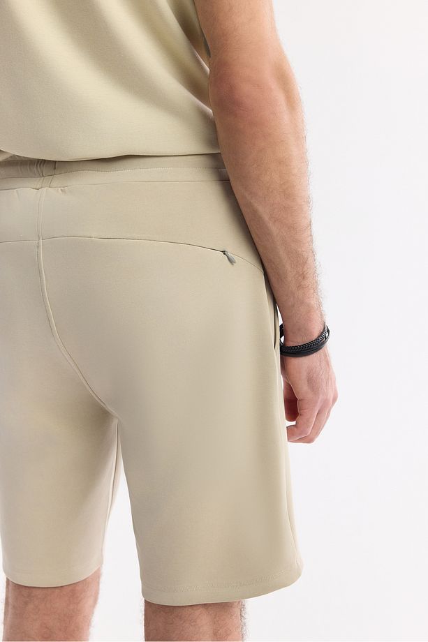 Erkek Bej Beli Lastikli Bağcıklı Yandan Cepli Flexi Baskı Detaylı Soft Touch  Örme Şort A51Y3602 - 5