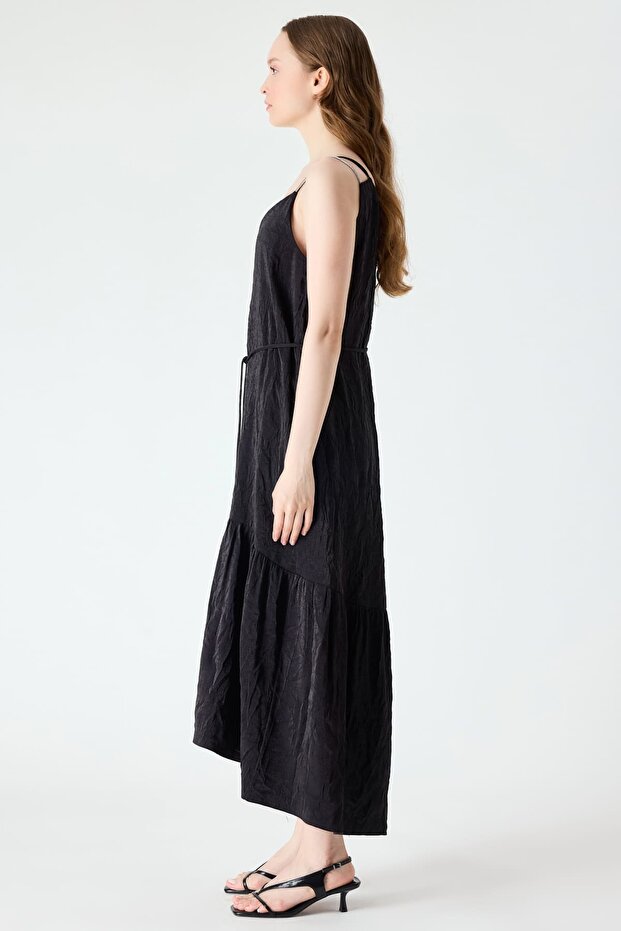 Kırışık yüzeyli askılı elbise - 4