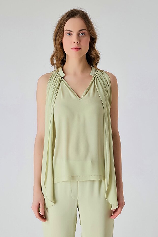 V yakalı dökümlü bluz - 5