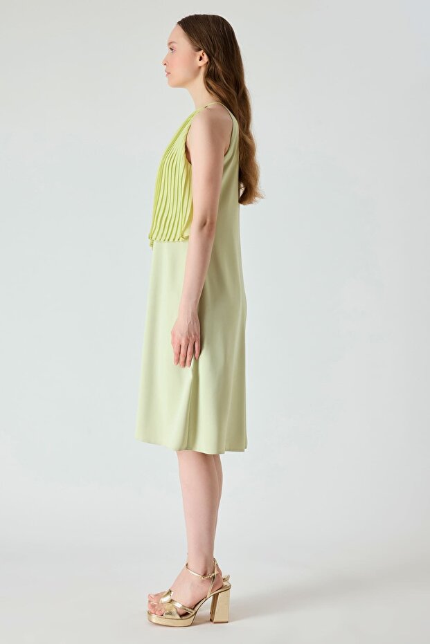 Pliseli dökümlü elbise - 4
