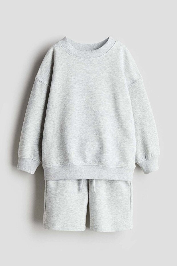 2-piece sweatshirt and shorts set