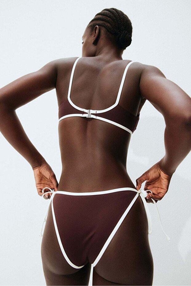 الجزء العلوي من البكيني المبطن - 1