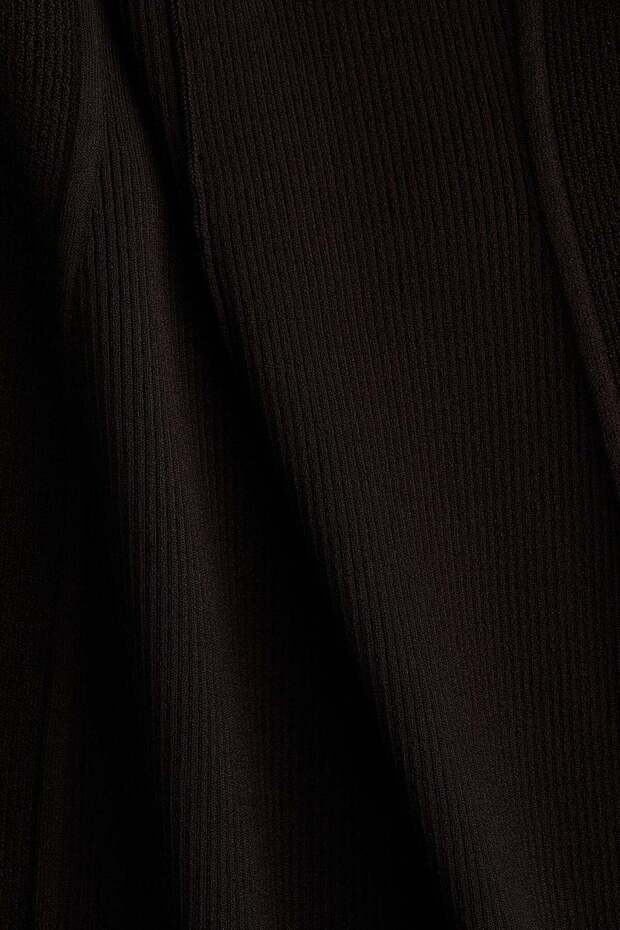 فستان بفتحة ظهر