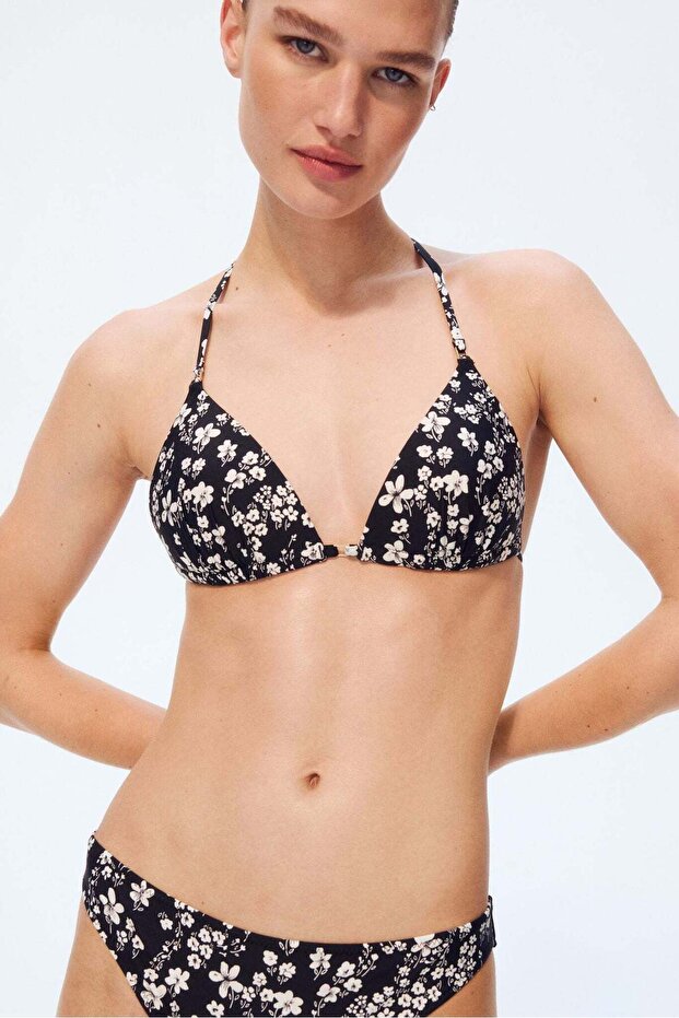 الجزء العلوي من بيكيني مثلث الشكل - 3