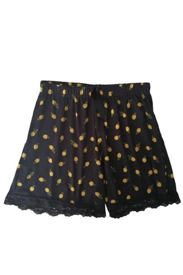 Kadın Milan Kumaş Siyah Limon Desenli Yaka ve Paça Güpürlü İp Askı Şortlu Pijama Takımı - 2