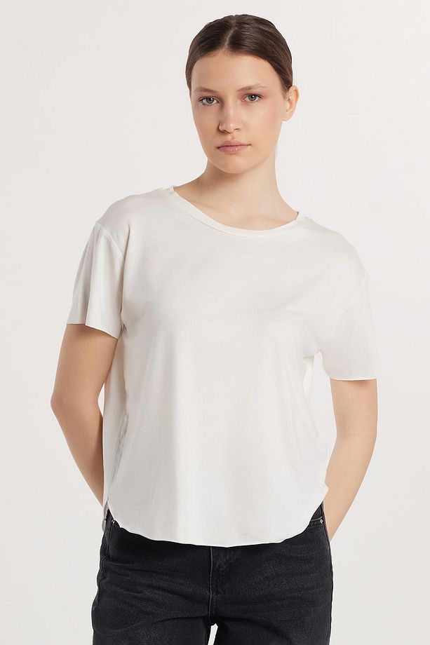Kadın Relax Fit Modal Kumaş Basic Bisiklet Yaka Ekru Tişört - 3