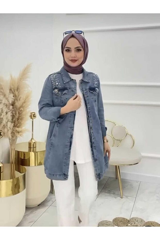 جاكيت جينز للنساء مزين بالأحجار