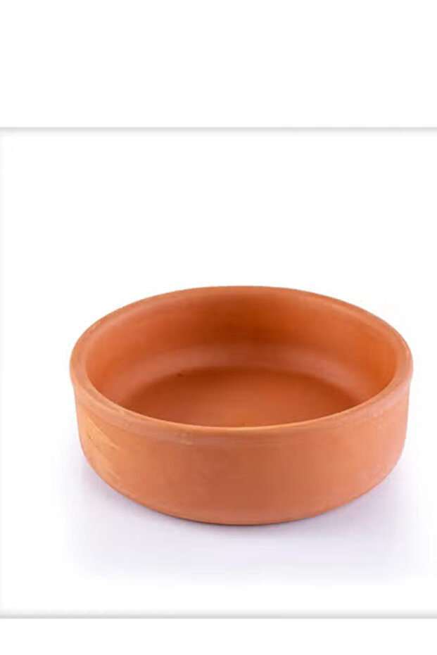 Solid clay casserole that can withstand direct and indirect heat, whether in the oven or on a flame. - 2
