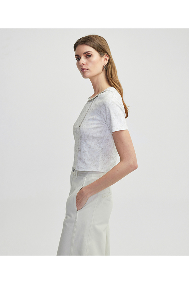 Monogram aksesuarlı tişört - 2