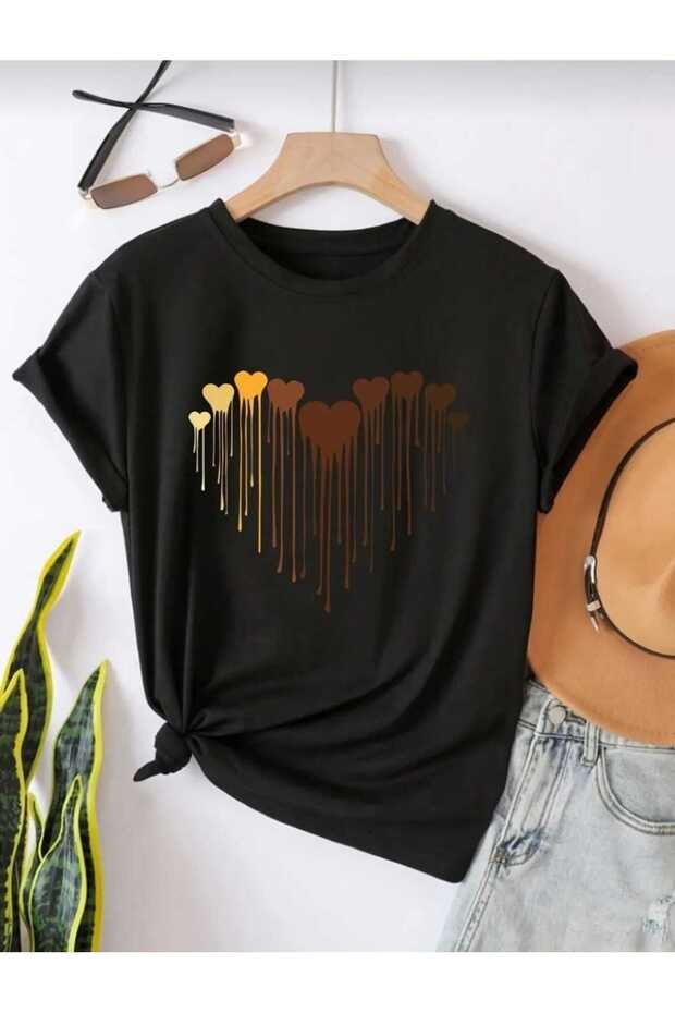 تيشيرت بتصميم مطبوع عليه قلوب تذوب