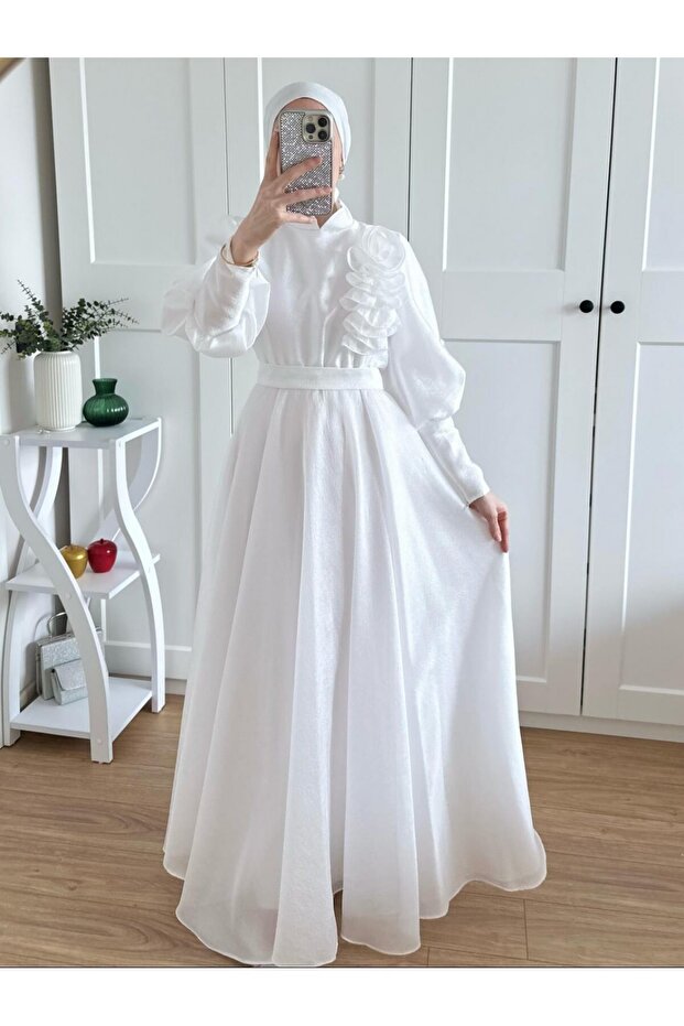 Rose detailed balloon sleeve lined evening dress -white