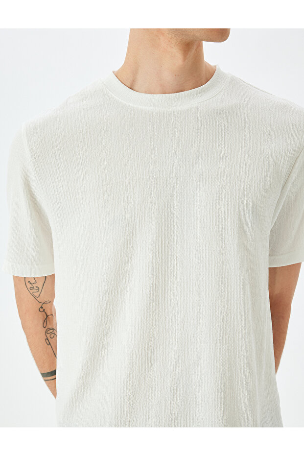 تي شيرت أساسي باللون البيج الفاتح - 5