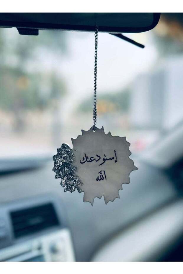 تعليقة سيارة بتصميم انيق مطرزة بورق الفضة من الريزن الفاخر