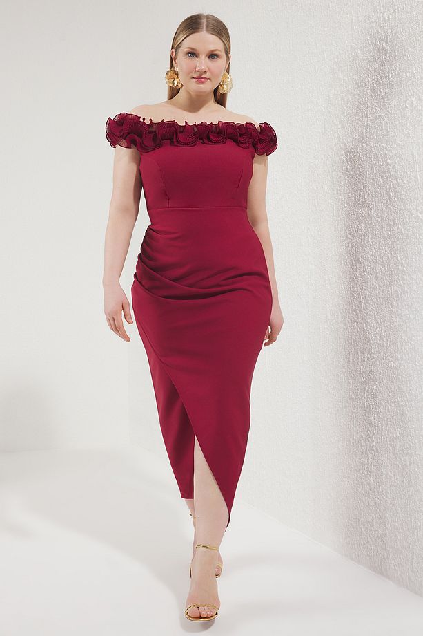 Bordo Madonna Yaka Fırfırlı Yırtmaçlı Dokuma Büyük Beden Elbise TBBSS25AH00142 - 1