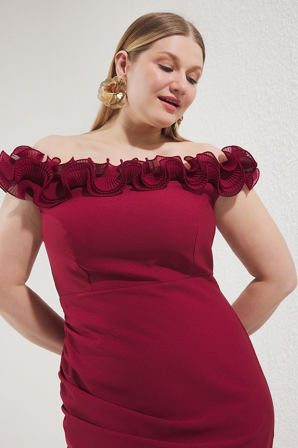 Bordo Madonna Yaka Fırfırlı Yırtmaçlı Dokuma Büyük Beden Elbise TBBSS25AH00142 - 2