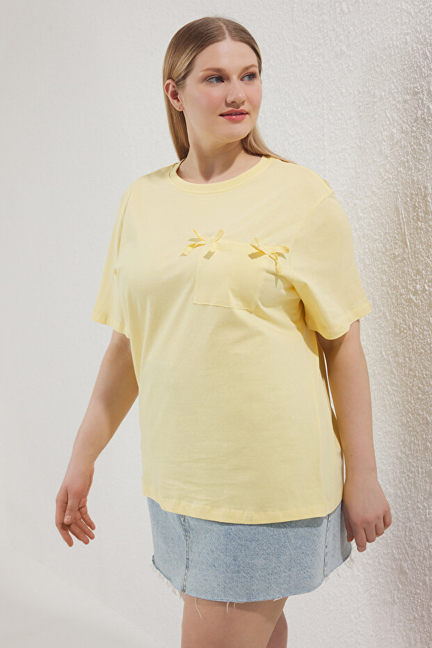 Világossárga laza szabású zsebes póló masnival, nagy méretű - 2