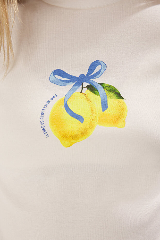 Ekru Limon Baskılı Fitted/Vücuda Oturan Örme T-shirt TWOSS25TS00108 - 3