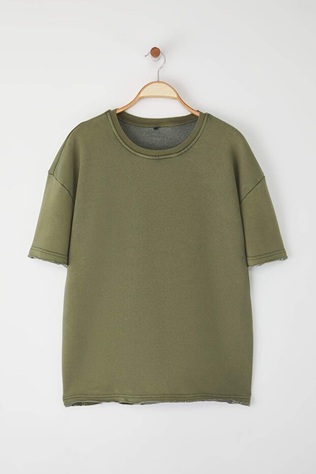 Yeşil Oversize/Geniş Kesim Eskitme/Soluk Efekt Dikiş Detaylı Kalın T-Shirt TMNSS25TS00222 - 5
