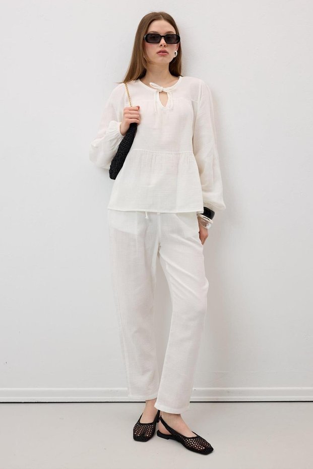 Women's Ecru Elastic Waist Carrot Leg Muslin Trousers