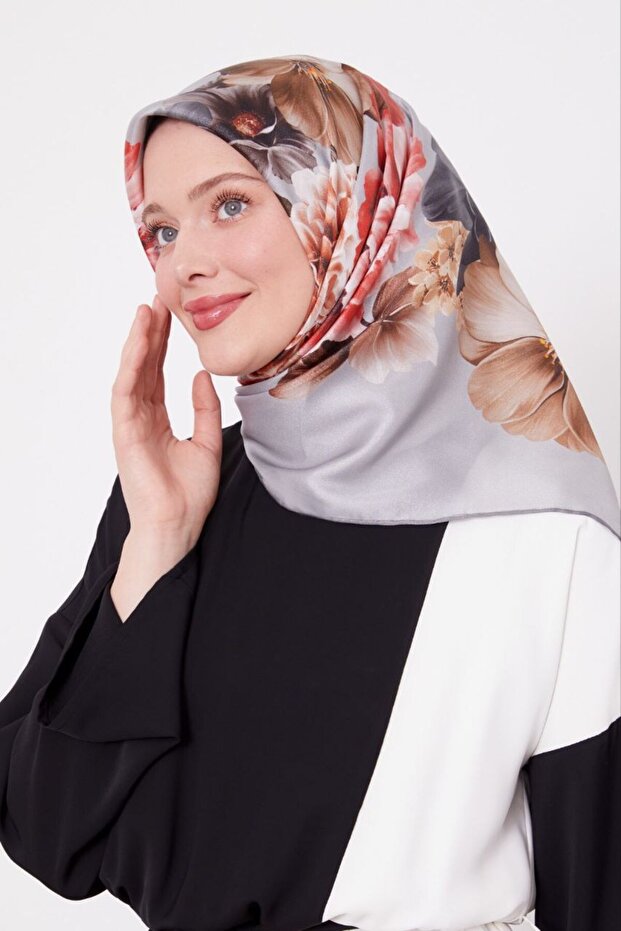 وشاح كريستالي لامع بنمط حديقة الزهور