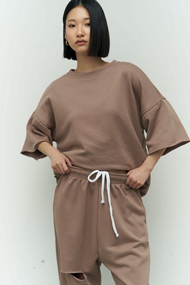 طقم بدلة رياضية تي شيرت كبير الحجم من Mcllctn Lion Ripped Brown