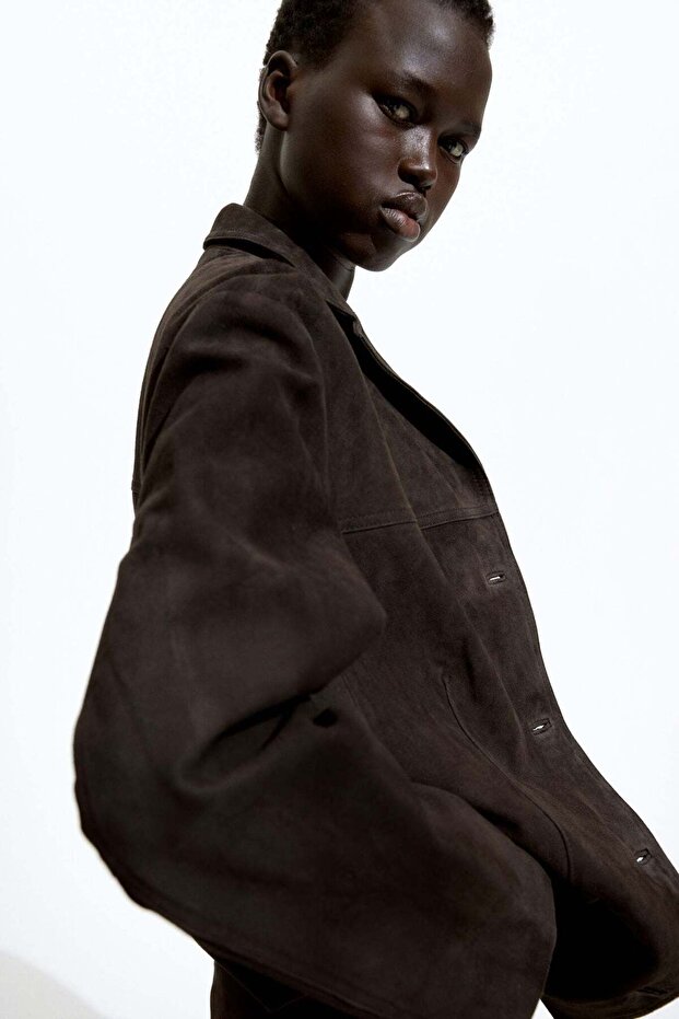 سترة من جلد الغزال بصف واحد من الأزرار - 1