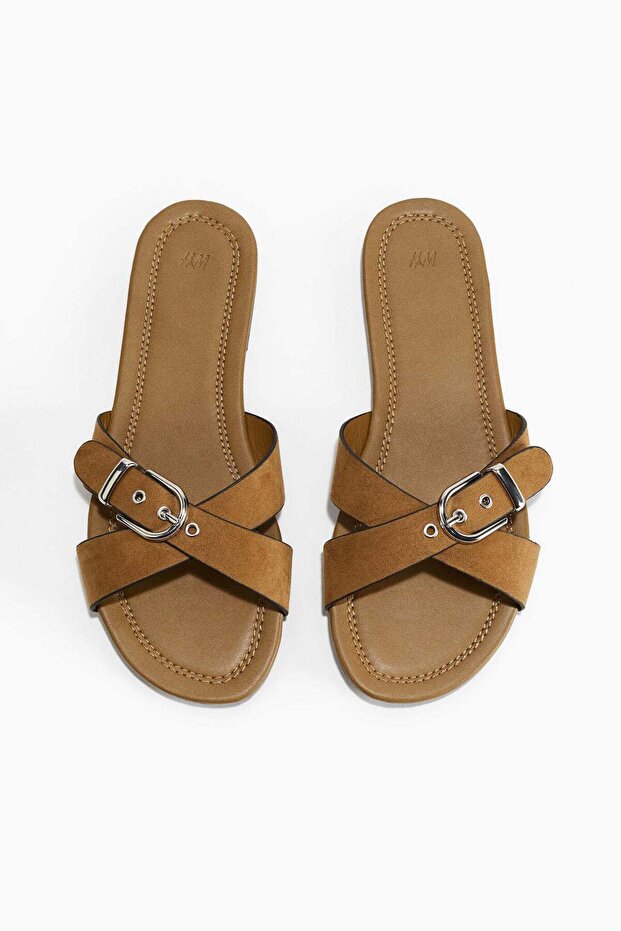 Crossover-strap sandals