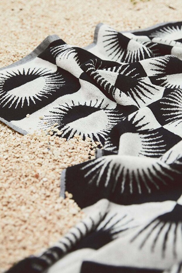 منشفة شاطئ منقوشة - 3