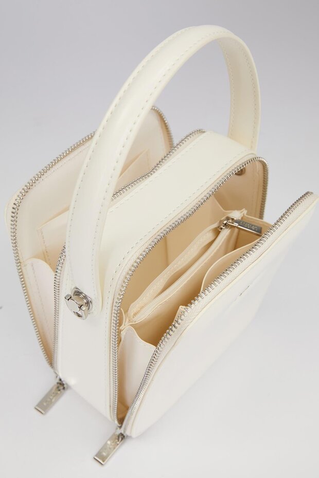 حقيبة كتف موديل مستطيلة باللون البيج - 4