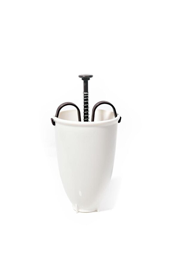 صانعة الدوانات اليدوية من البلاستيك - 1