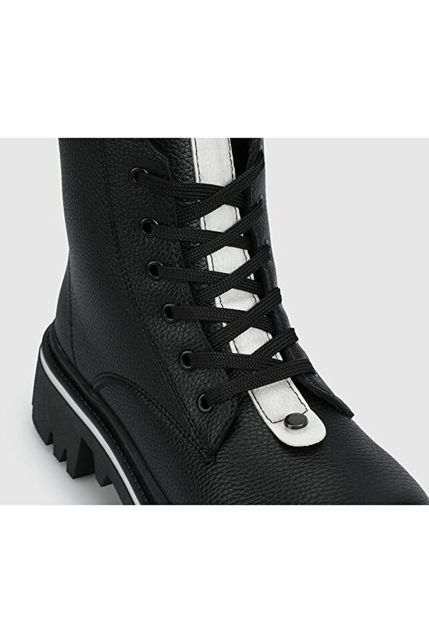 Siyah Kadın Bot - 5