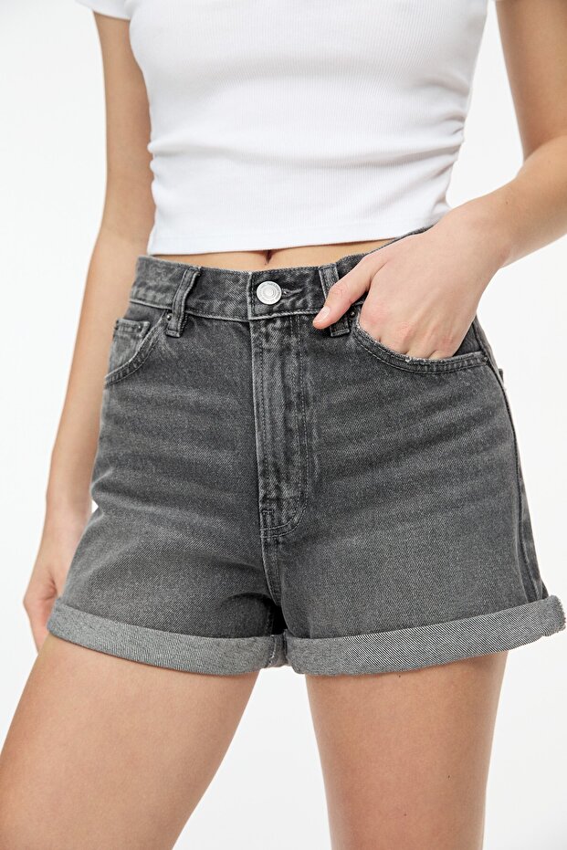 Mom fit paçası kıvrık denim şort - 5