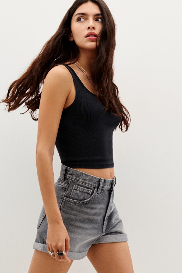 Mom fit paçası kıvrık denim şort - 1