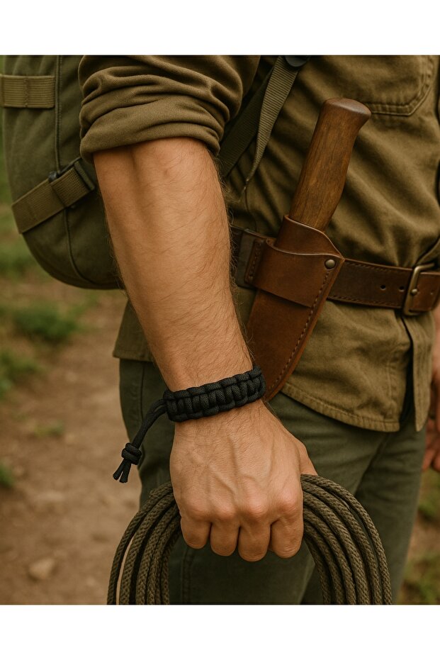 Tactical Paracord Survival Bracelet