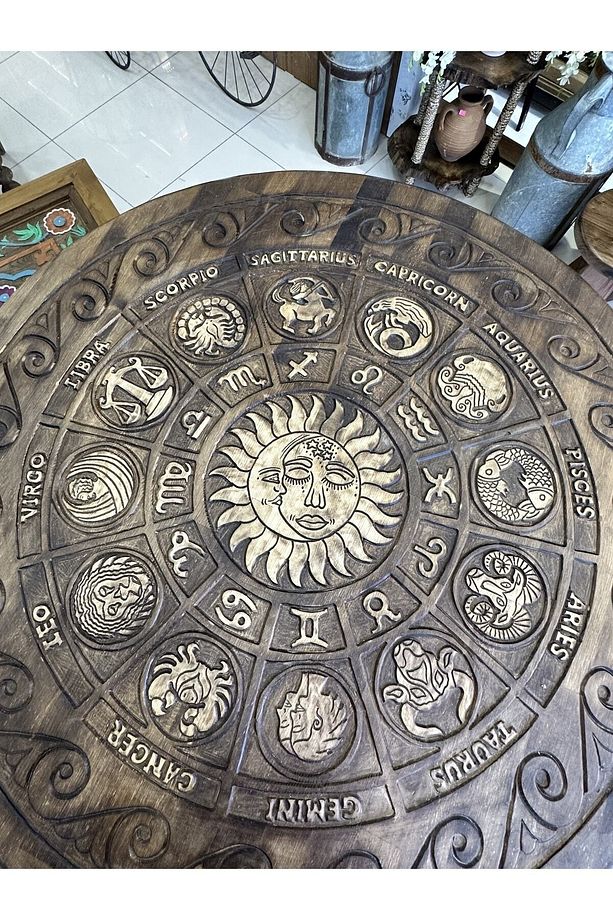 Yuvarlak Masa Masif Ahşap Astroloji Burçlar Ve Aygüneş Tema El Oyması 120 Cm Ayaklı - 1