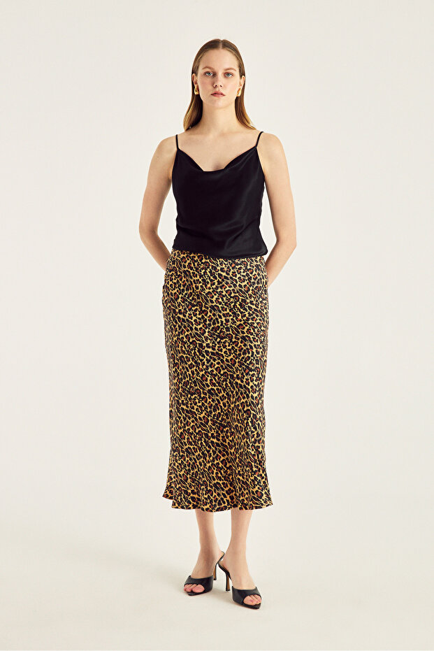 تنورة ساتان متوسطة الطول بنمط الفهد - 6