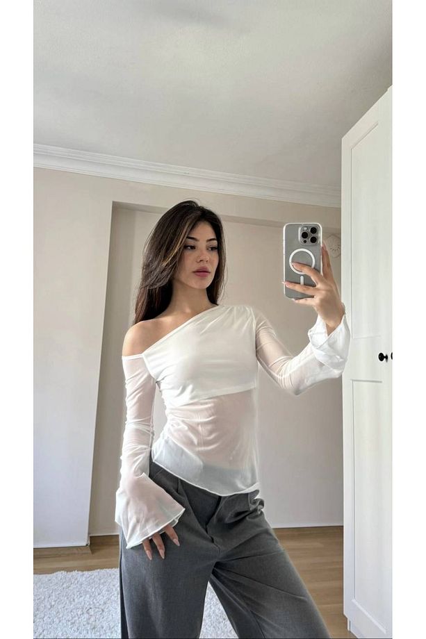 Omuz dekolteli tül detay bluz - 2
