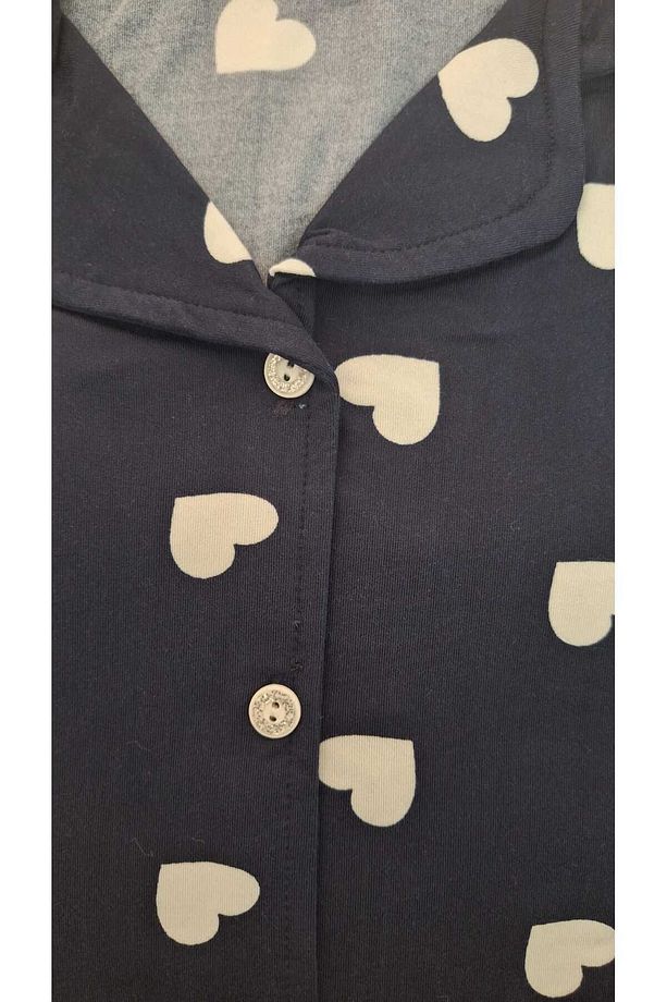 Kadın Milan Kumaş Gömlek Yaka Boydan Düğmeli Lacivert Kalp Desen Kısa Kol Şortlu Pijama Takımı - 7
