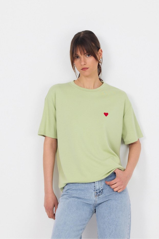 Çağla Green Heart Embroidered Premium Fabric T-Shirt 6218