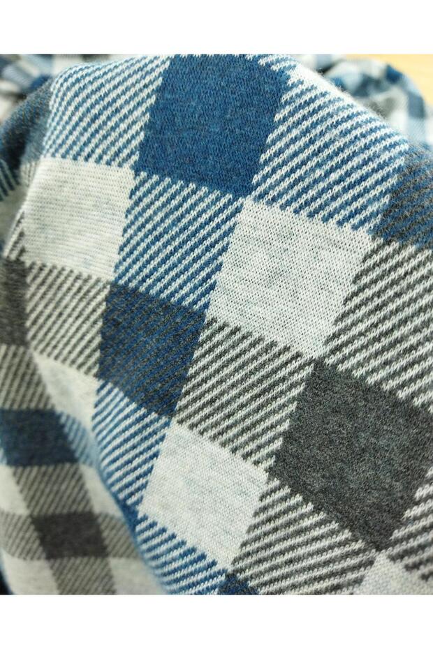 Soft knit in blue, white, and gray colors. Width: 130 cm