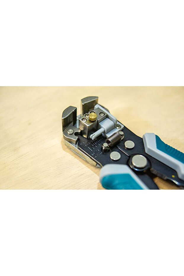 قشارة اسلاك اتوماتيك 8-1/4" توتال Tht15246 - 4