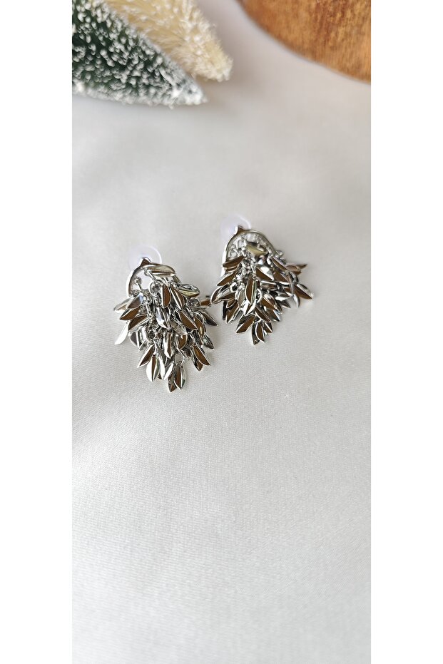 Leaf Patterned Dangle Earrings - 1